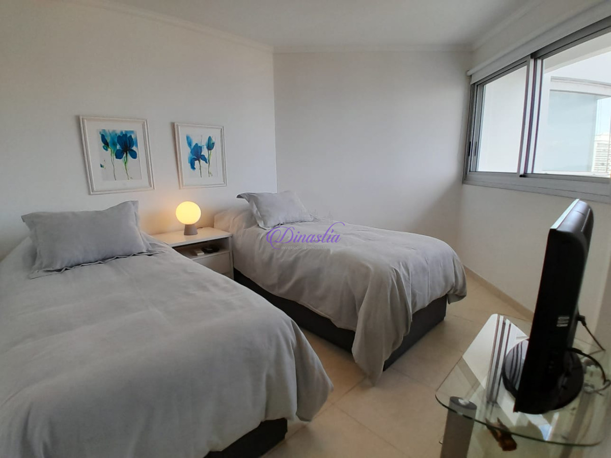 Apartamento ID.188 - Alquiler Temporario Apartamento de 2 dormitorios en Playa Mansa, Punta del Este.