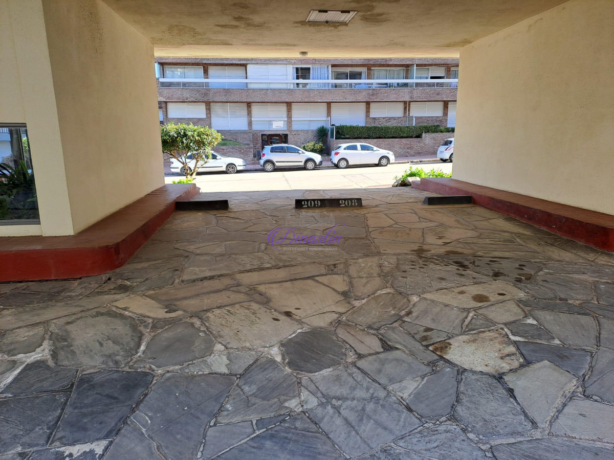 Apartamento ID.3 - Alquiler Temporario Apto 2 dormitorios en Península, Punta del Este.