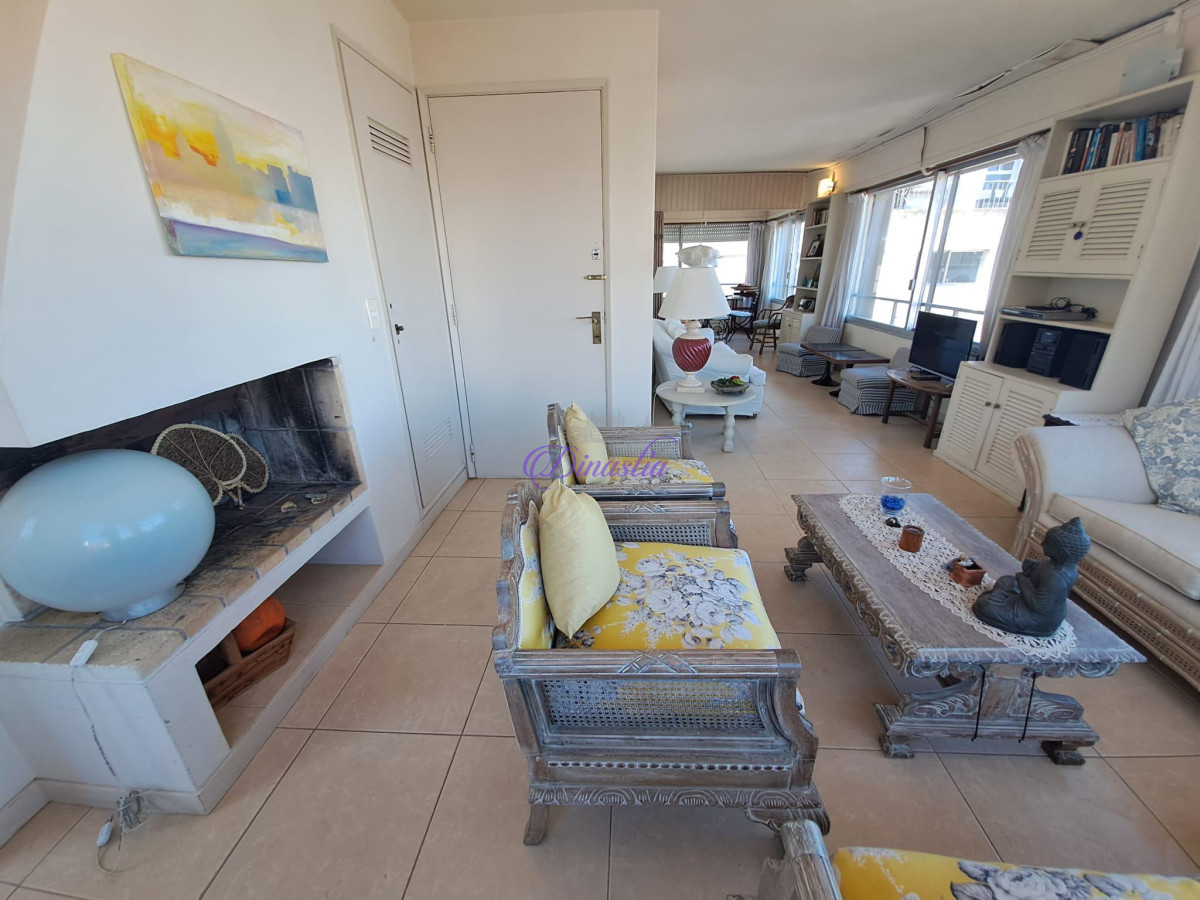 Apartamento ID.3 - Alquiler Temporario Apto 2 dormitorios en Península, Punta del Este.