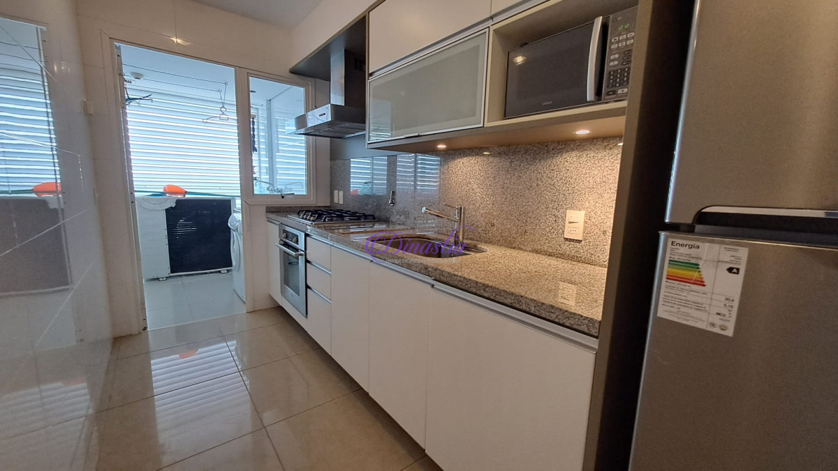 Apartamento ID.196 - Alquiler Apartamento 3 dormitorios en Playa Mansa, Punta del Este.