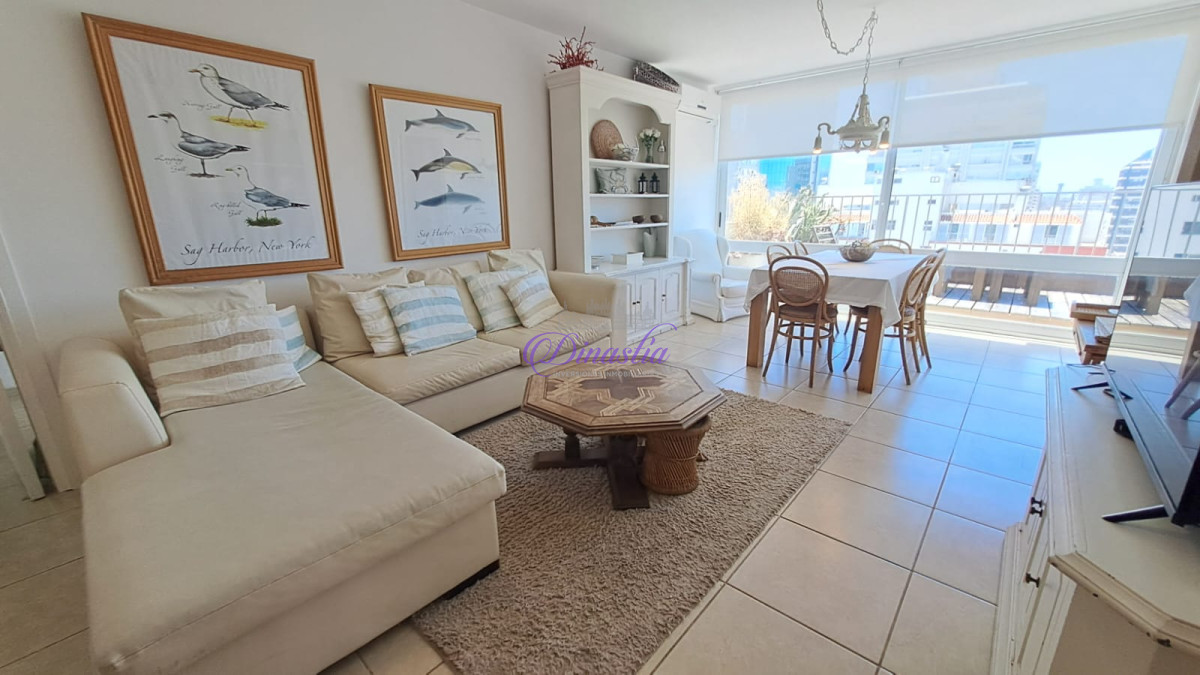 Apartamento ID.445 - Alquiler temporario Penthouse de 2 dormitorios en Península, Punta del Este.