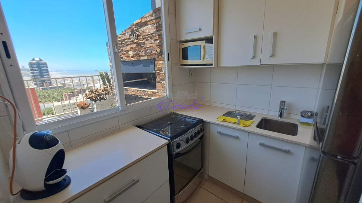 Apartamento ID.445 - Alquiler temporario Penthouse de 2 dormitorios en Península, Punta del Este.