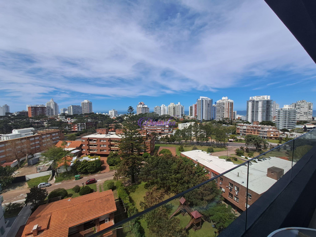 Apartamento ID.45 - Alquiler Apartamento de 3 dormitorios en Playa Mansa, Punta del Este.