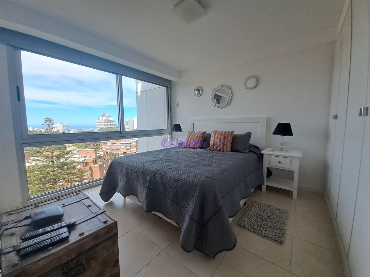 Apartamento ID.45 - Alquiler Apartamento de 3 dormitorios en Playa Mansa, Punta del Este.