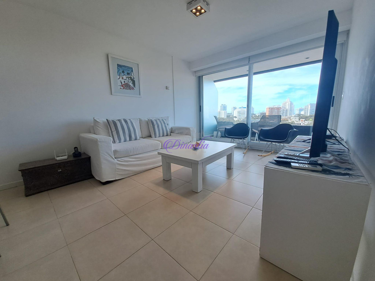 Apartamento ID.45 - Alquiler Apartamento de 3 dormitorios en Playa Mansa, Punta del Este.