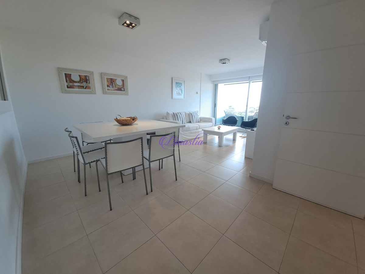 Apartamento ID.45 - Alquiler Apartamento de 3 dormitorios en Playa Mansa, Punta del Este.