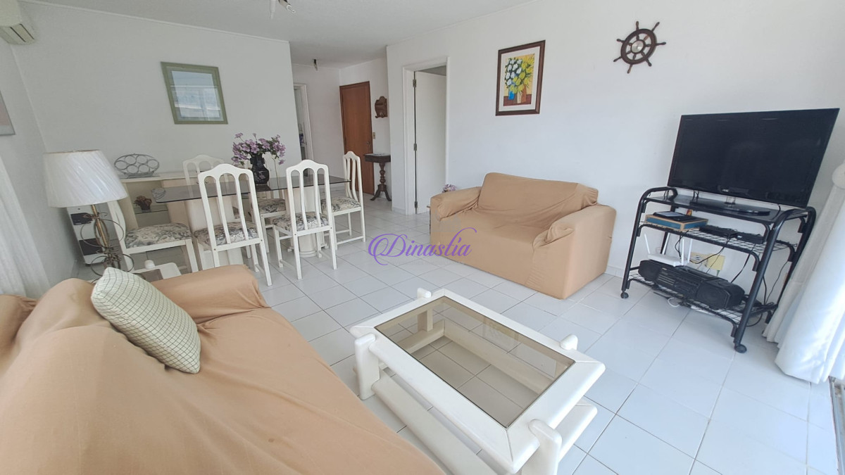 Apartamento ID.116 - Alquiler temporario Apartamento 2 dormitorios y medio en Península, Punta del Este.