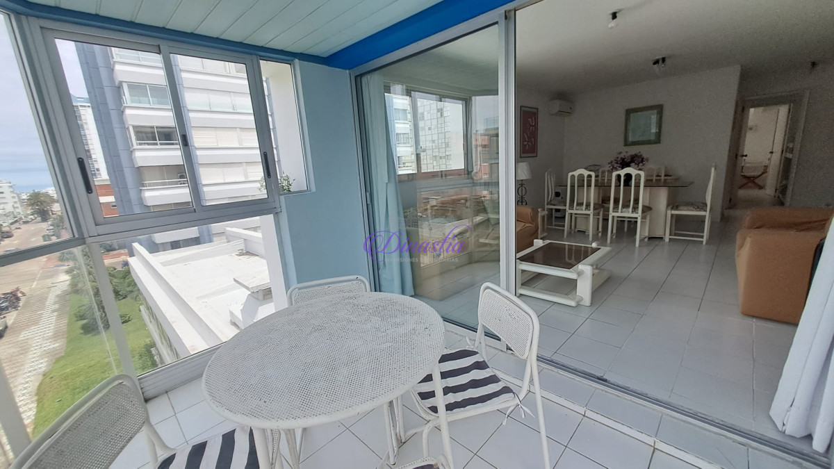 Apartamento ID.116 - Alquiler temporario Apartamento 2 dormitorios y medio en Península, Punta del Este.