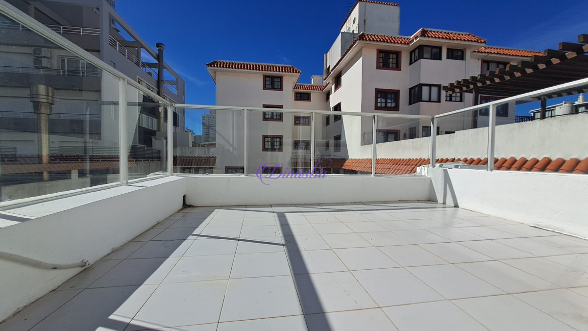Apartamento ID.14 - Alquiler Anual Apartamento de 1 dormitorio en Península, Punta del Este.