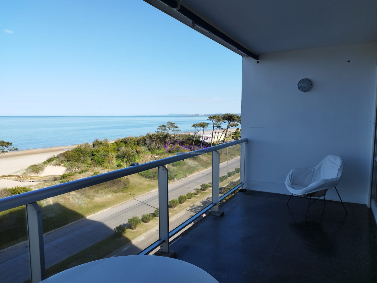 Apartamento ID.435 - Alquiler temporario Apartamento de 1 dormitorio frente al mar Playa Mansa, Punta del Este.