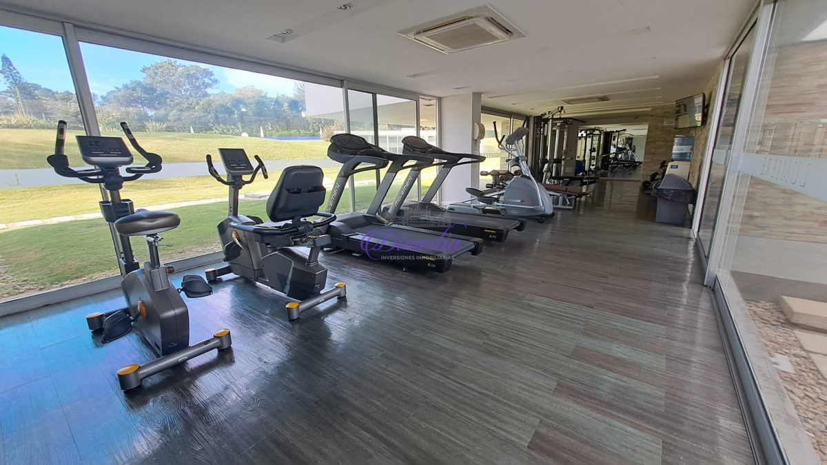 Apartamento ID.179 - Venta Apartamento 2 dorm frente al mar en Playa Mansa, Punta del Este
