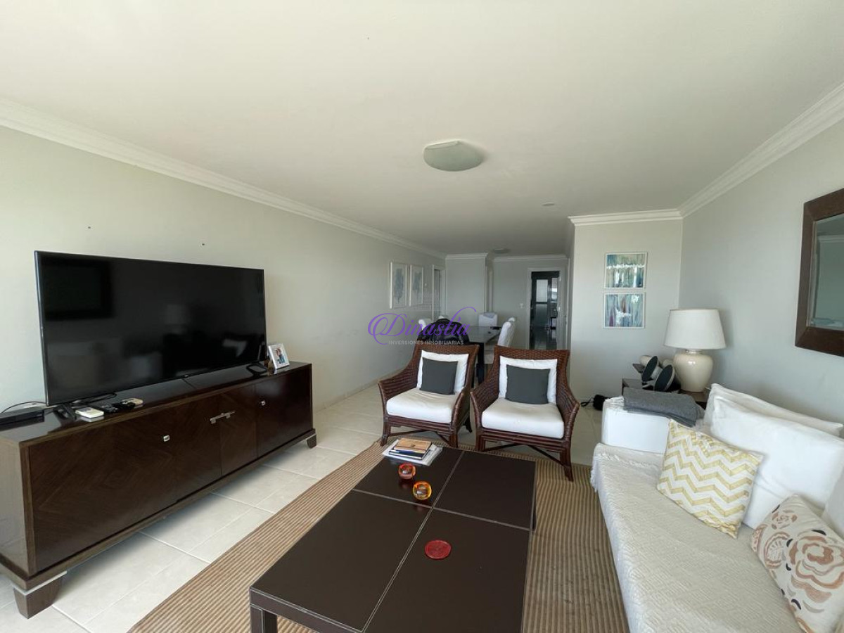 Apartamento ID.138 - Alquiler temporal Apartamento Premium de 3 dormitorios frente al mar Playa Mansa, Punta del Este