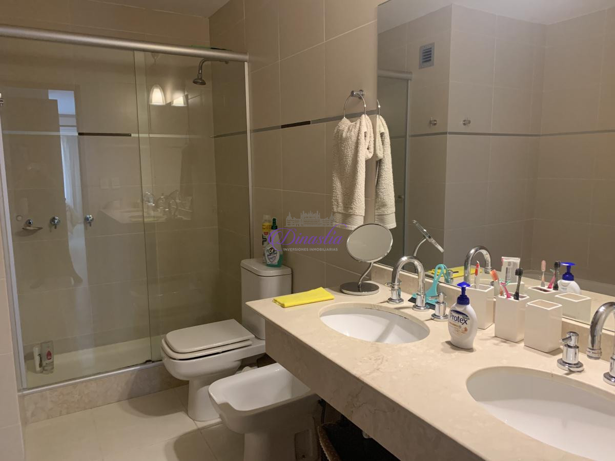 Apartamento ID.50 - Venta Apartamento 2 dormitorios en Playa Mansa, Punta del Este.