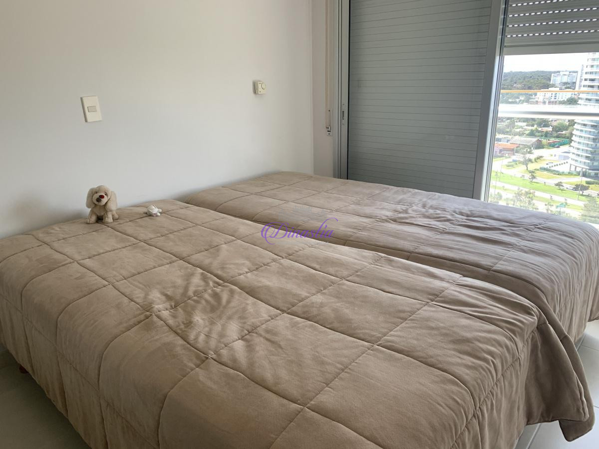 Apartamento ID.50 - Venta Apartamento 2 dormitorios en Playa Mansa, Punta del Este.
