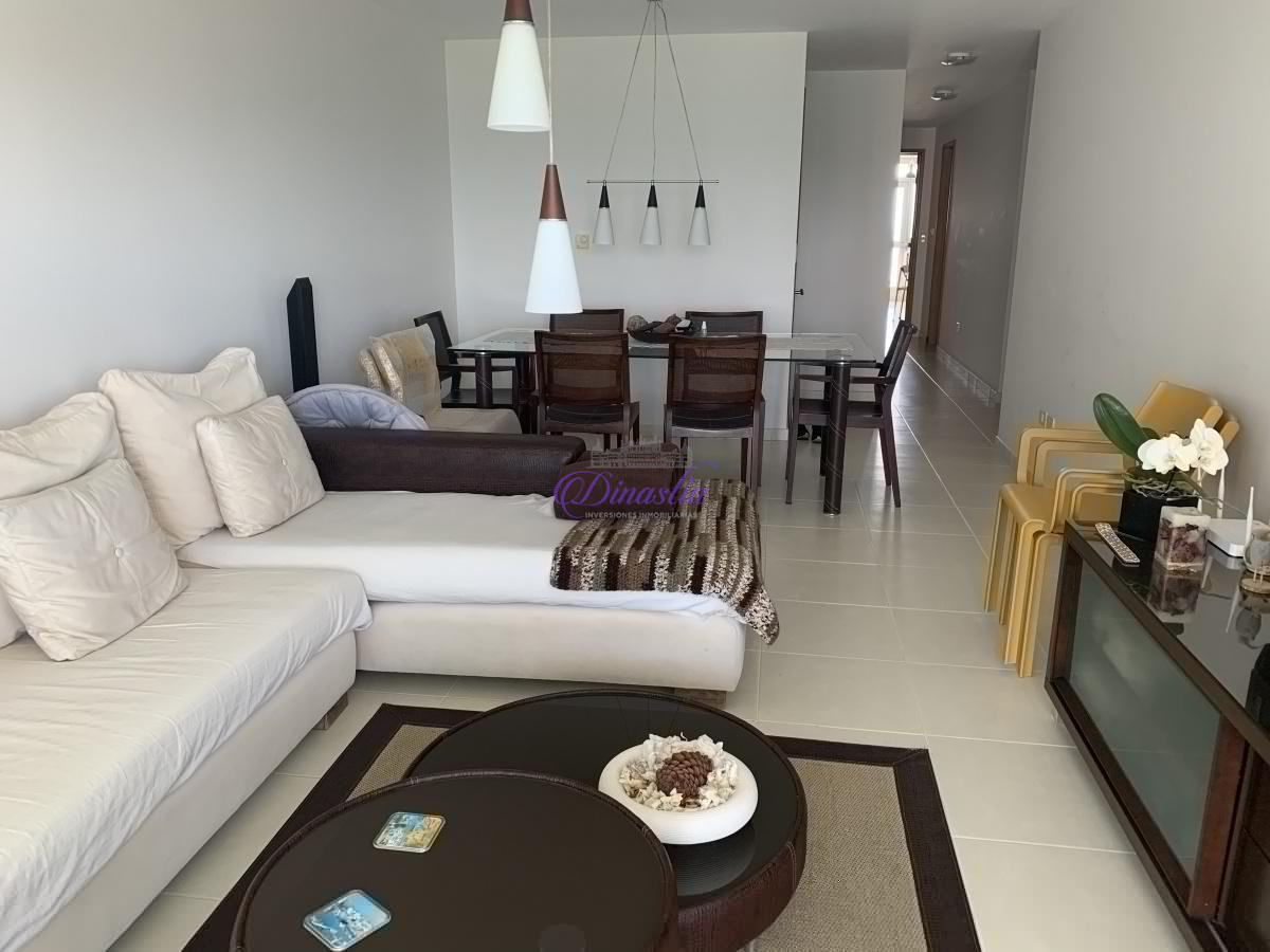 Apartamento ID.50 - Venta Apartamento 2 dormitorios en Playa Mansa, Punta del Este.