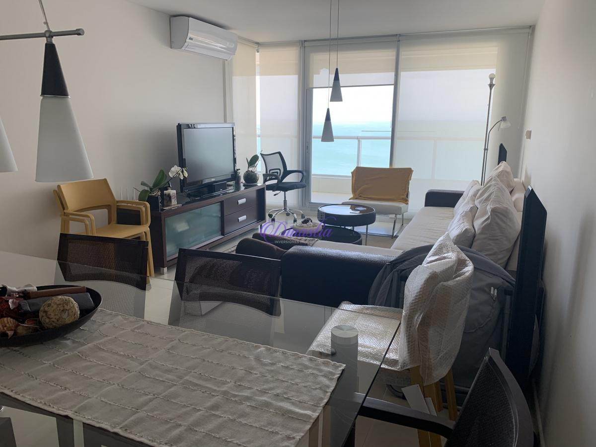 Apartamento ID.50 - Venta Apartamento 2 dormitorios en Playa Mansa, Punta del Este.