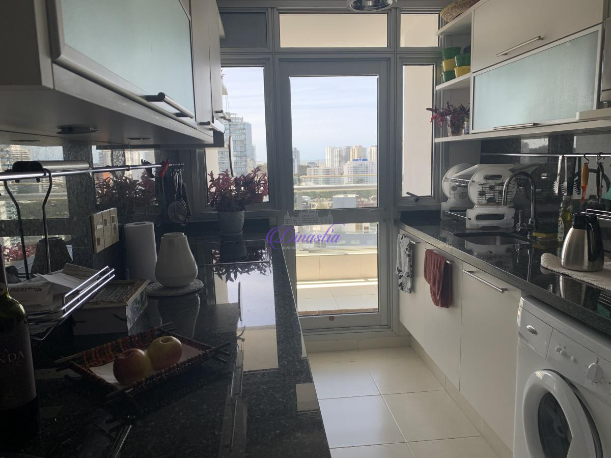 Apartamento ID.50 - Venta Apartamento 2 dormitorios en Playa Mansa, Punta del Este.