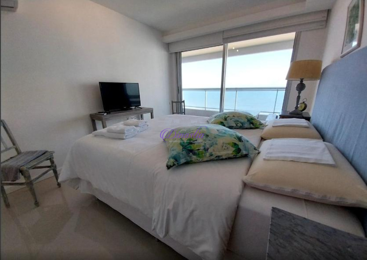 Apartamento ID.52 - Alquiler temporario Apartamento de  2 Dormitorios Playa Brava, Punta del Este.