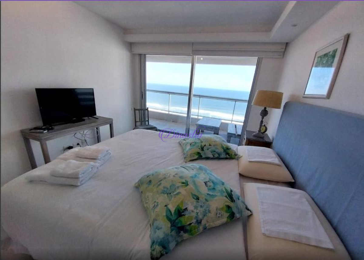 Apartamento ID.52 - Alquiler temporario Apartamento de  2 Dormitorios Playa Brava, Punta del Este.