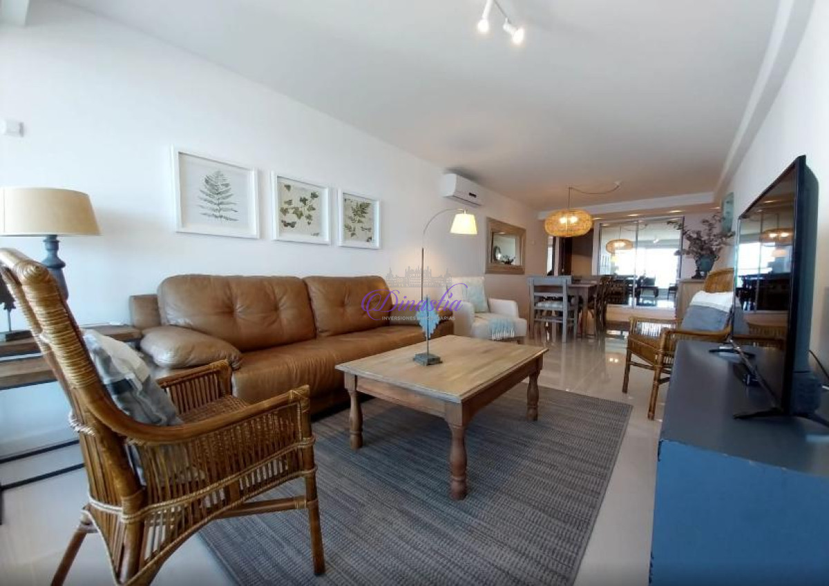 Apartamento ID.52 - Alquiler temporario Apartamento de  2 Dormitorios Playa Brava, Punta del Este.