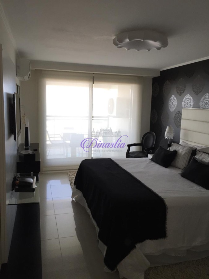 Apartamento ID.53 - Venta Apartamento de 3 dormitorios en Playa Brava, Punta del Este.