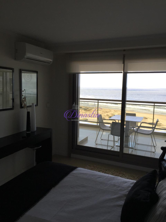 Apartamento ID.53 - Venta Apartamento de 3 dormitorios en Playa Brava, Punta del Este.