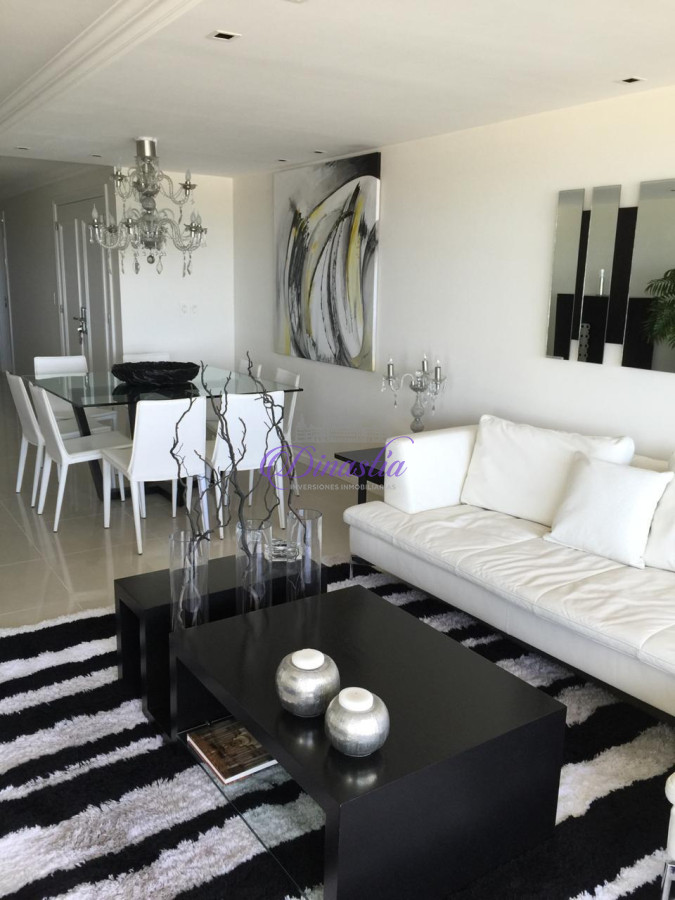 Apartamento ID.53 - Venta Apartamento de 3 dormitorios en Playa Brava, Punta del Este.