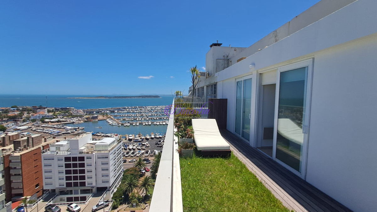 Apartamento ID.445 - Alquiler temporario Penthouse de 2 dormitorios en Península, Punta del Este.