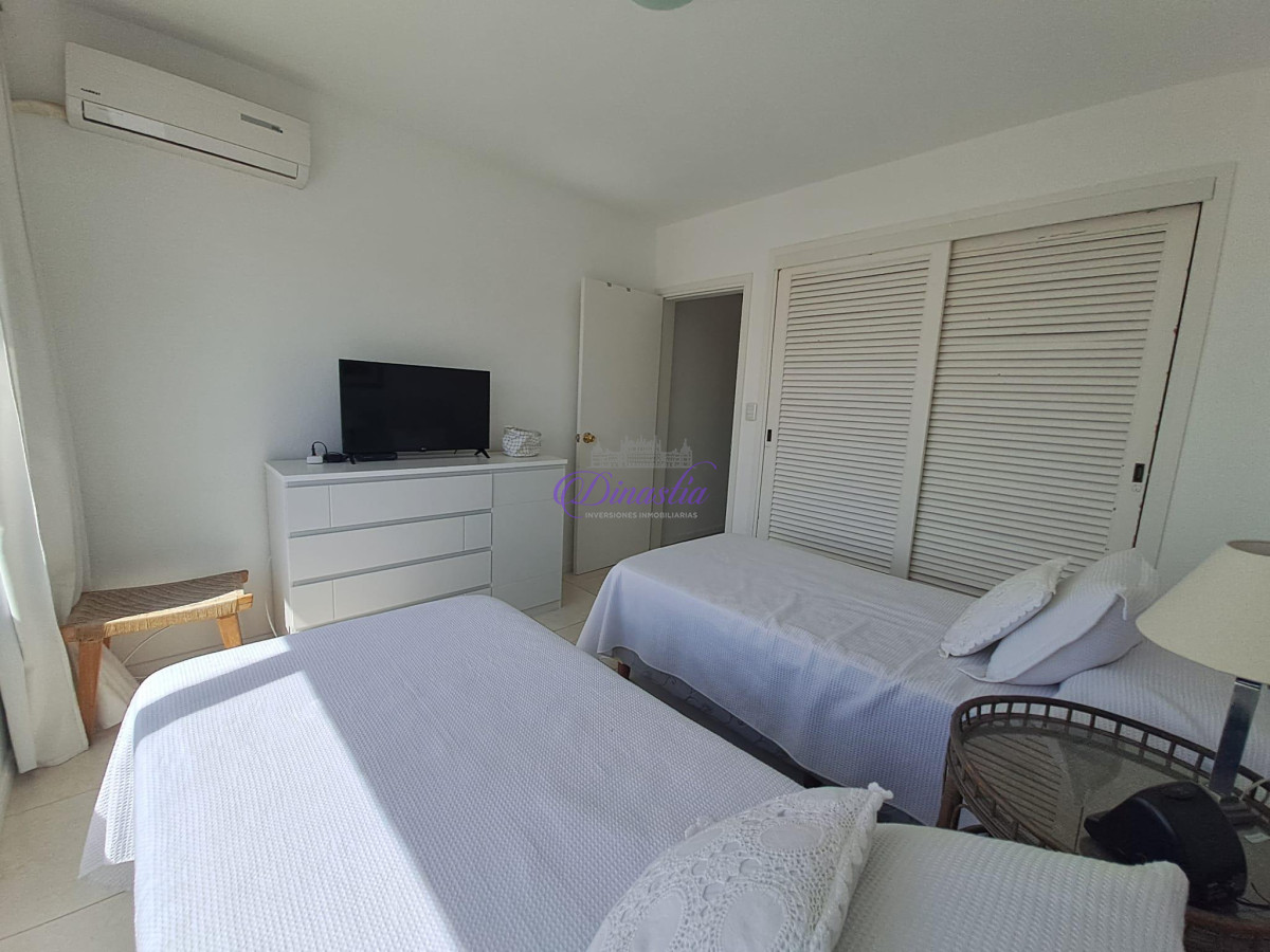 Apartamento ID.55 - Alquiler temporario Apartamento de 1 dormitorio y medio en Península, Punta del Este