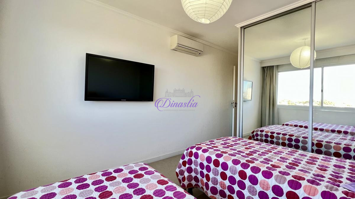 Apartamento ID.58 - Alquiler temporario Apartamento de 3 dormitorios y servicio en Playa Mansa, Punta del este.
