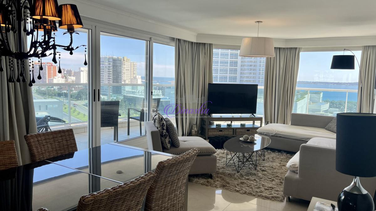 Apartamento ID.58 - Alquiler temporario Apartamento de 3 dormitorios y servicio en Playa Mansa, Punta del este.