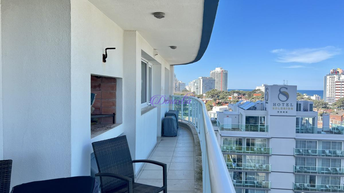 Apartamento ID.58 - Alquiler temporario Apartamento de 3 dormitorios y servicio en Playa Mansa, Punta del este.