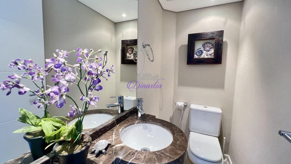 Apartamento ID.58 - Alquiler temporario Apartamento de 3 dormitorios y servicio en Playa Mansa, Punta del este.