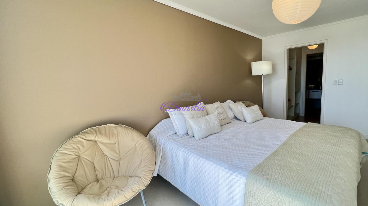 Apartamento ID.58 - Alquiler temporario Apartamento de 3 dormitorios y servicio en Playa Mansa, Punta del este.