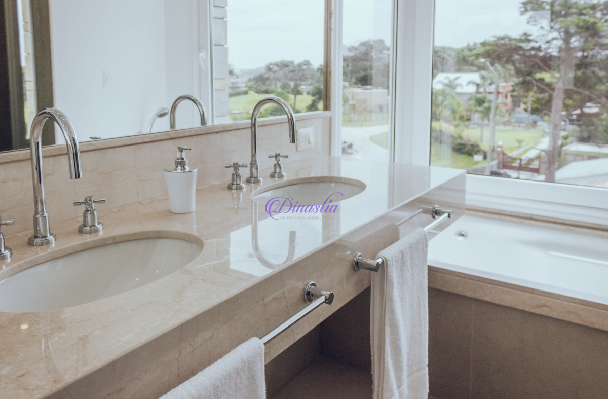 Apartamento ID.304 - Venta Penthouse de 4 dormitorios en Veramansa, Punta del Este