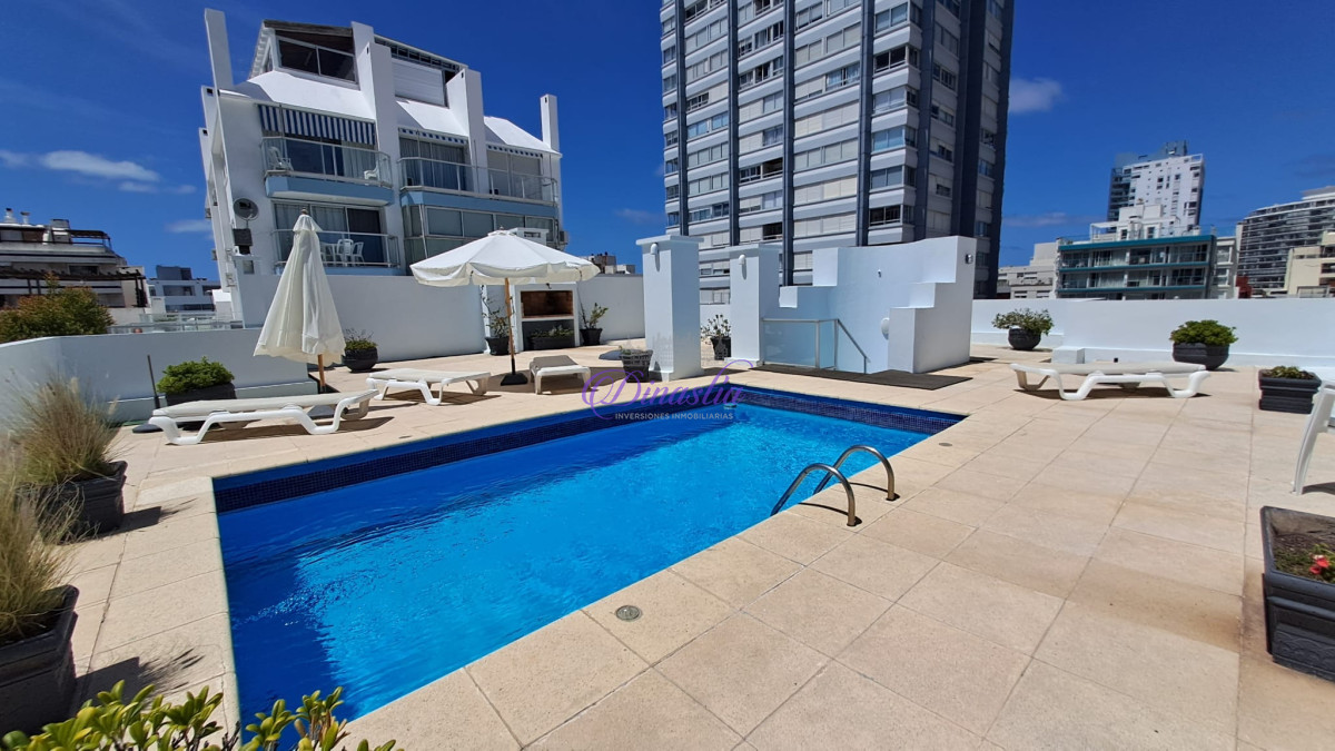 Apartamento ID.116 - Alquiler temporario Apartamento 2 dormitorios y medio en Península, Punta del Este.