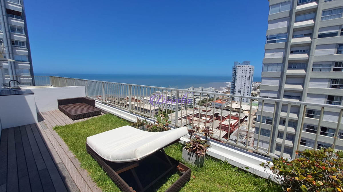 Apartamento ID.445 - Alquiler temporario Penthouse de 2 dormitorios en Península, Punta del Este.
