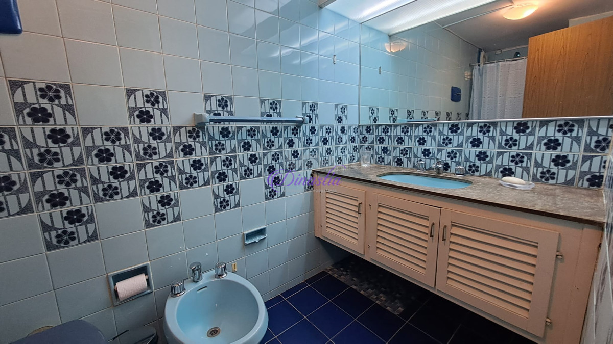 Apartamento ID.174 - Venta y Alquiler temporal Apartamento 1 y medio dormitorios en Península, Punta del Este.