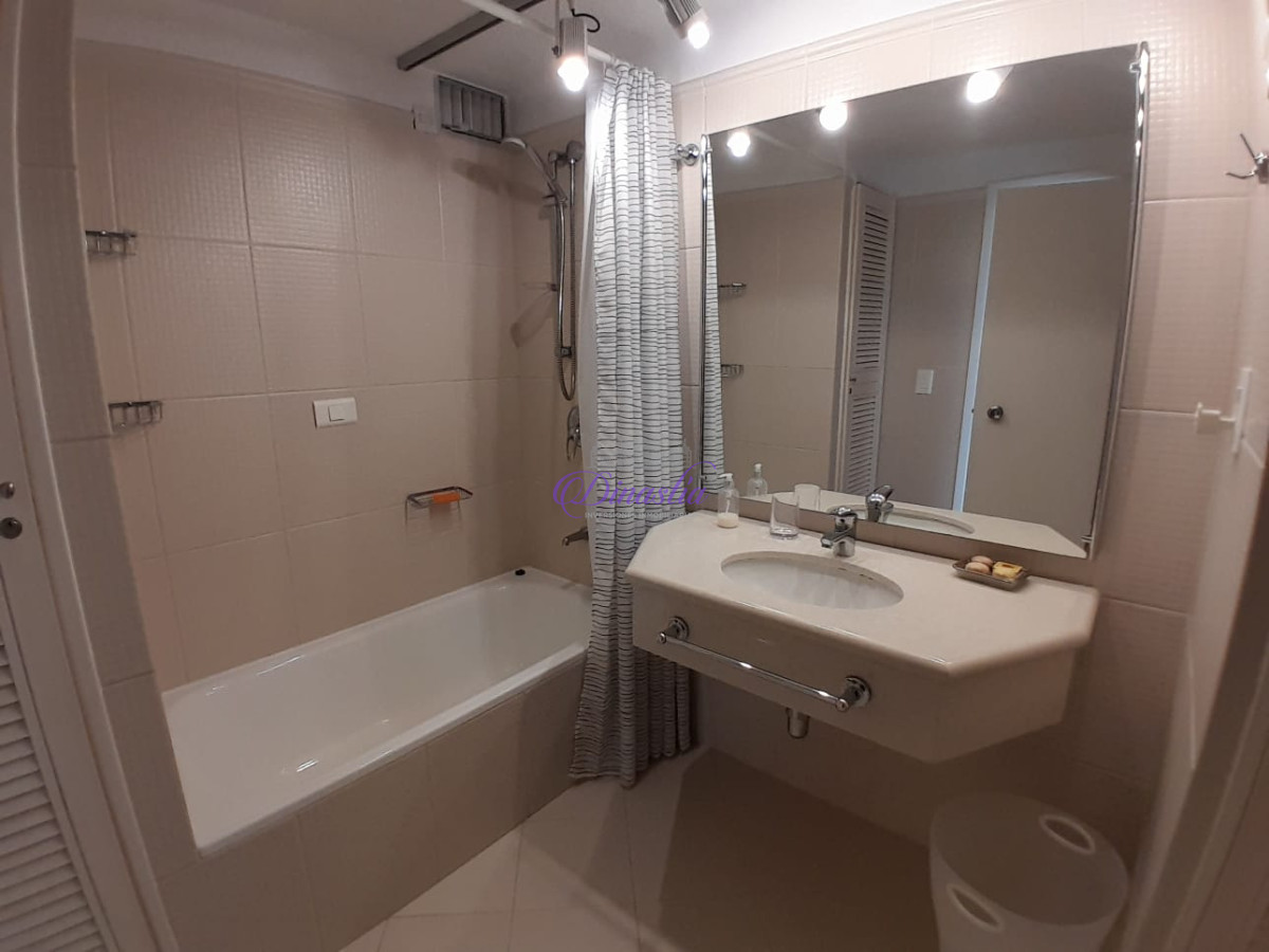Apartamento ID.187 - Venta Apartamento 3 dorm y dependencia en Playa Brava, Punta del Este.
