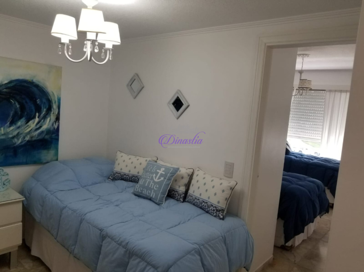 Apartamento ID.423 - Alquiler temporario Apartamento 2 y medio dormitorios mas dependencia en Playa Mansa, Punta del Este.