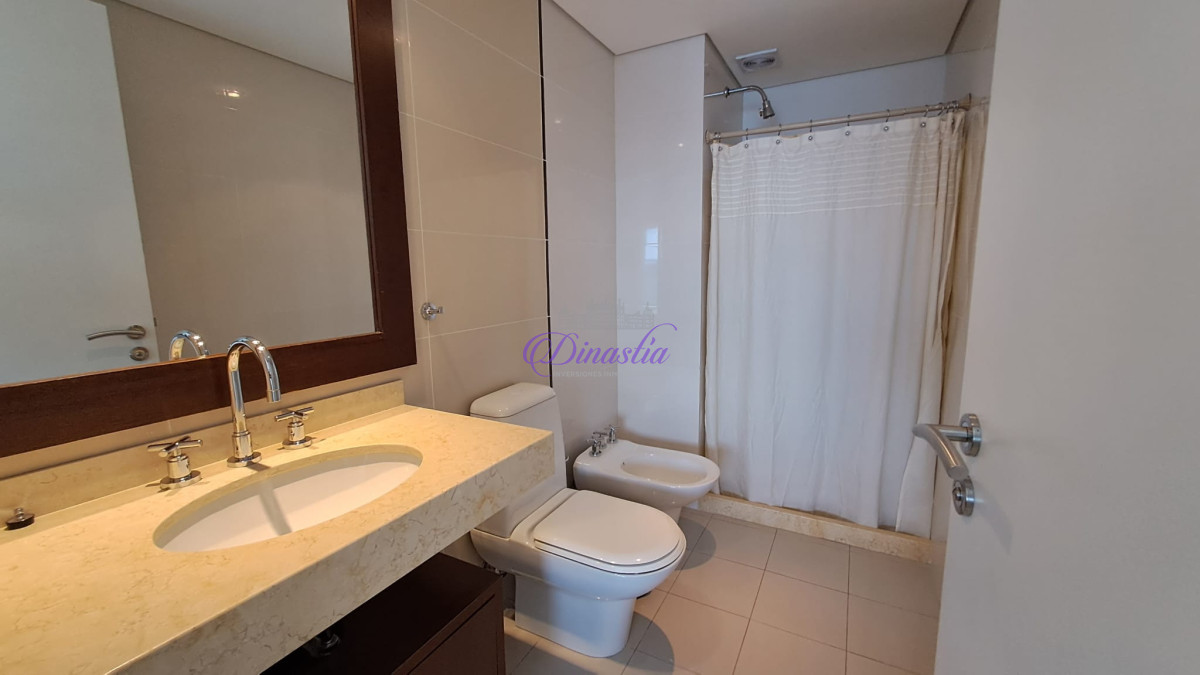 Apartamento ID.196 - Alquiler Apartamento 3 dormitorios en Playa Mansa, Punta del Este.