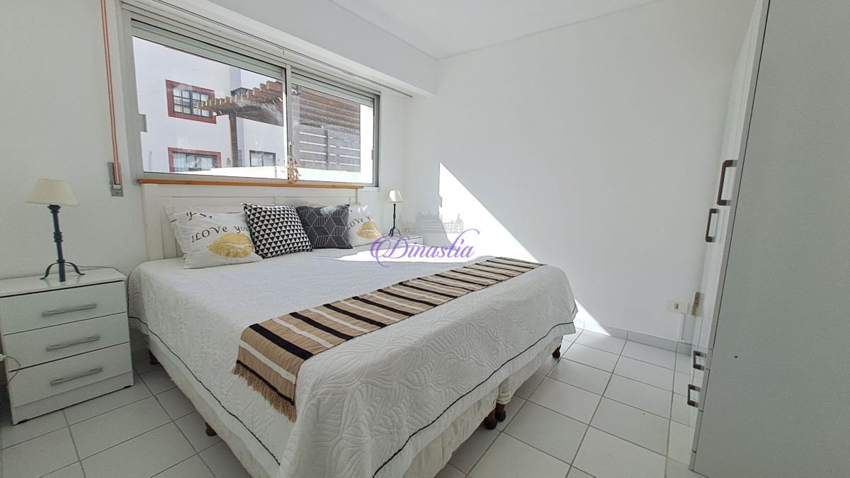 Apartamento ID.14 - Alquiler Anual Apartamento de 1 dormitorio en Península, Punta del Este.