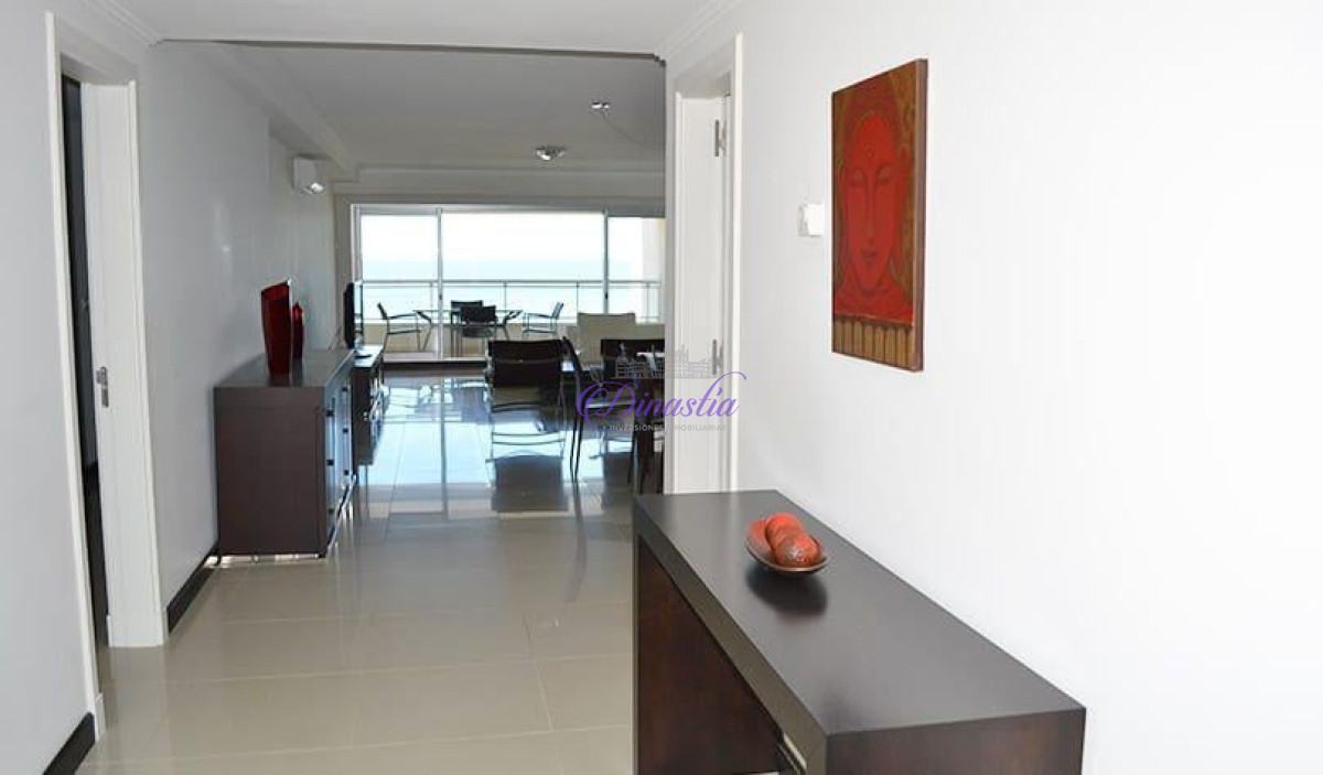 Apartamento ID.66 - Alquiler temporario Apartamento 3 dormitorios y dependencia en Playa Brava, Punta del Este.