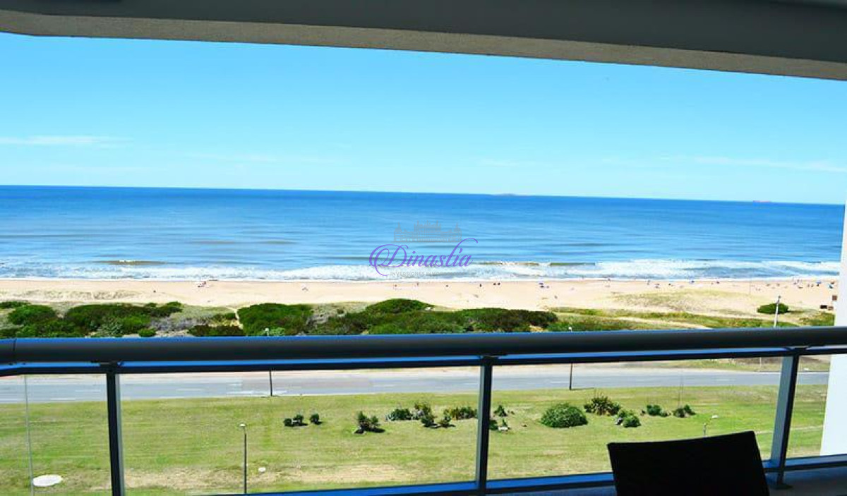 Apartamento ID.66 - Alquiler temporario Apartamento 3 dormitorios y dependencia en Playa Brava, Punta del Este.