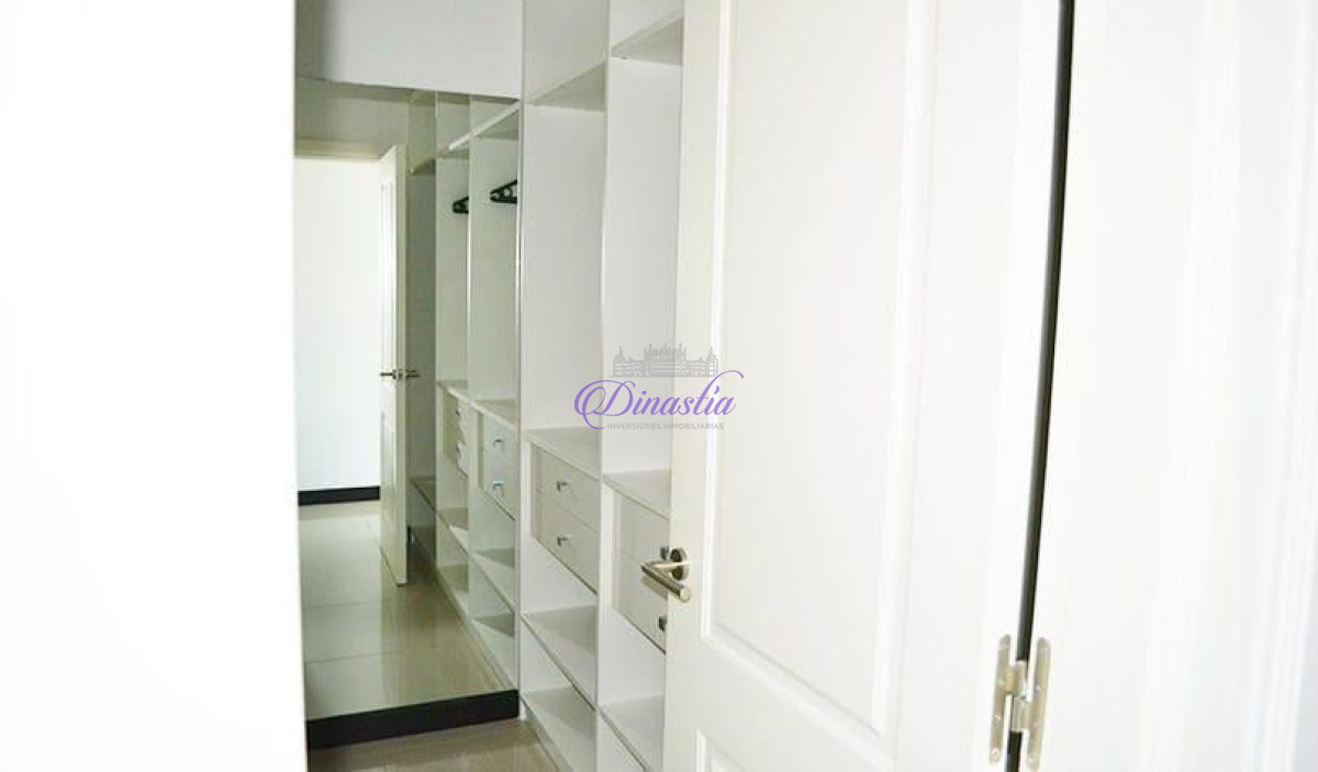 Apartamento ID.66 - Alquiler temporario Apartamento 3 dormitorios y dependencia en Playa Brava, Punta del Este.