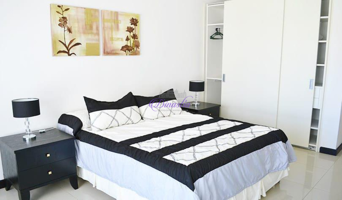 Apartamento ID.66 - Alquiler temporario Apartamento 3 dormitorios y dependencia en Playa Brava, Punta del Este.