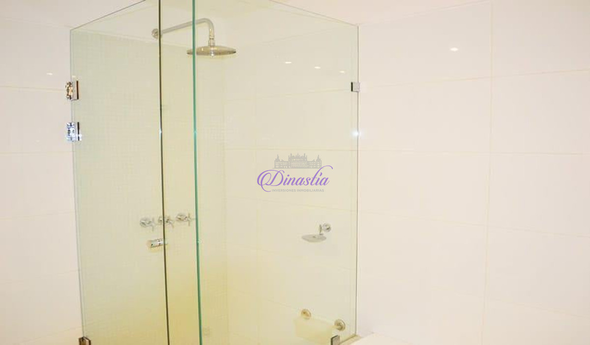 Apartamento ID.66 - Alquiler temporario Apartamento 3 dormitorios y dependencia en Playa Brava, Punta del Este.