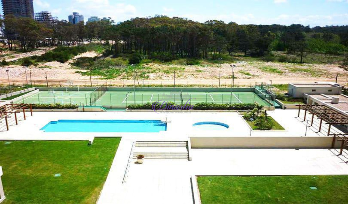 Apartamento ID.66 - Alquiler temporario Apartamento 3 dormitorios y dependencia en Playa Brava, Punta del Este.