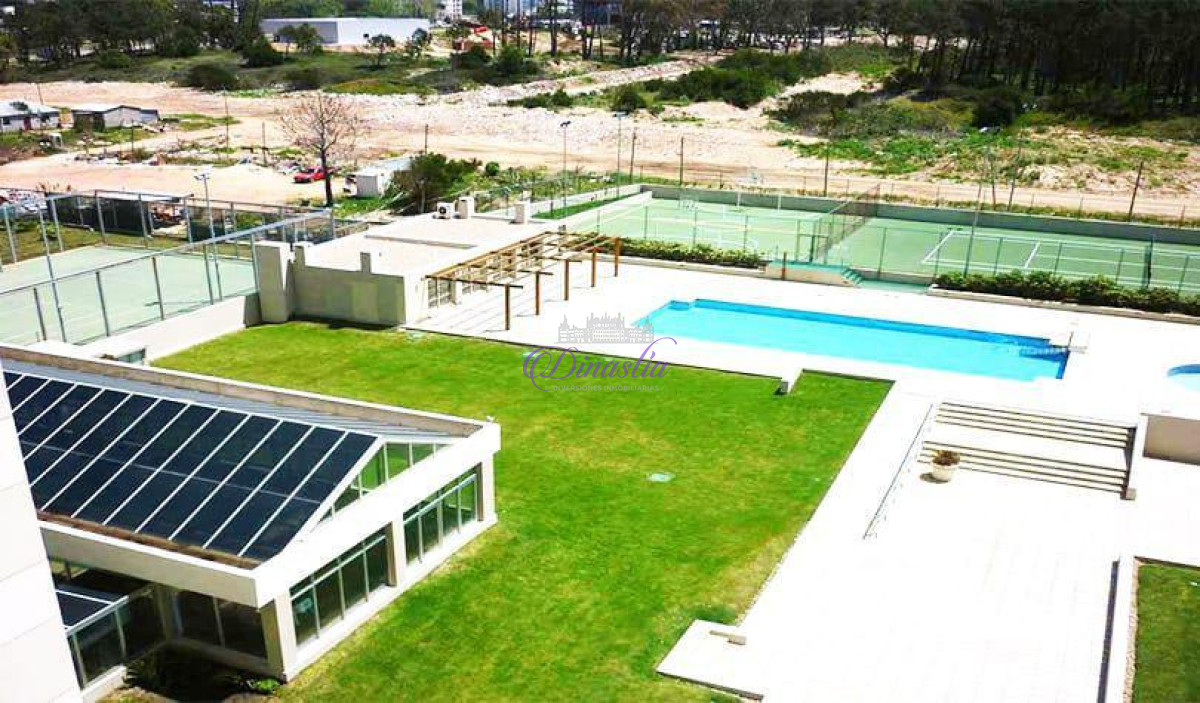Apartamento ID.66 - Alquiler temporario Apartamento 3 dormitorios y dependencia en Playa Brava, Punta del Este.