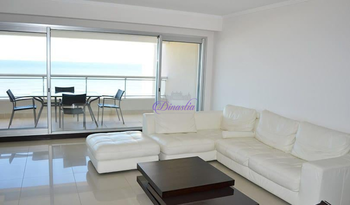 Apartamento ID.66 - Alquiler temporario Apartamento 3 dormitorios y dependencia en Playa Brava, Punta del Este.